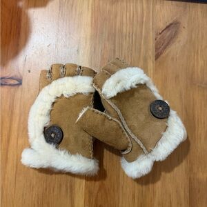 Ugg Gloves Fingerless Mini Bailey Shorty Sheep Shearling in the color Chestnut